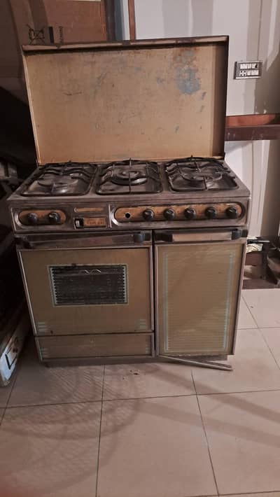 Toyo Gas Cooking Range 5 Burner with Oven & Grill - Working Condition
