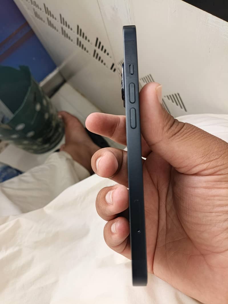 Apple iPhone 13 1