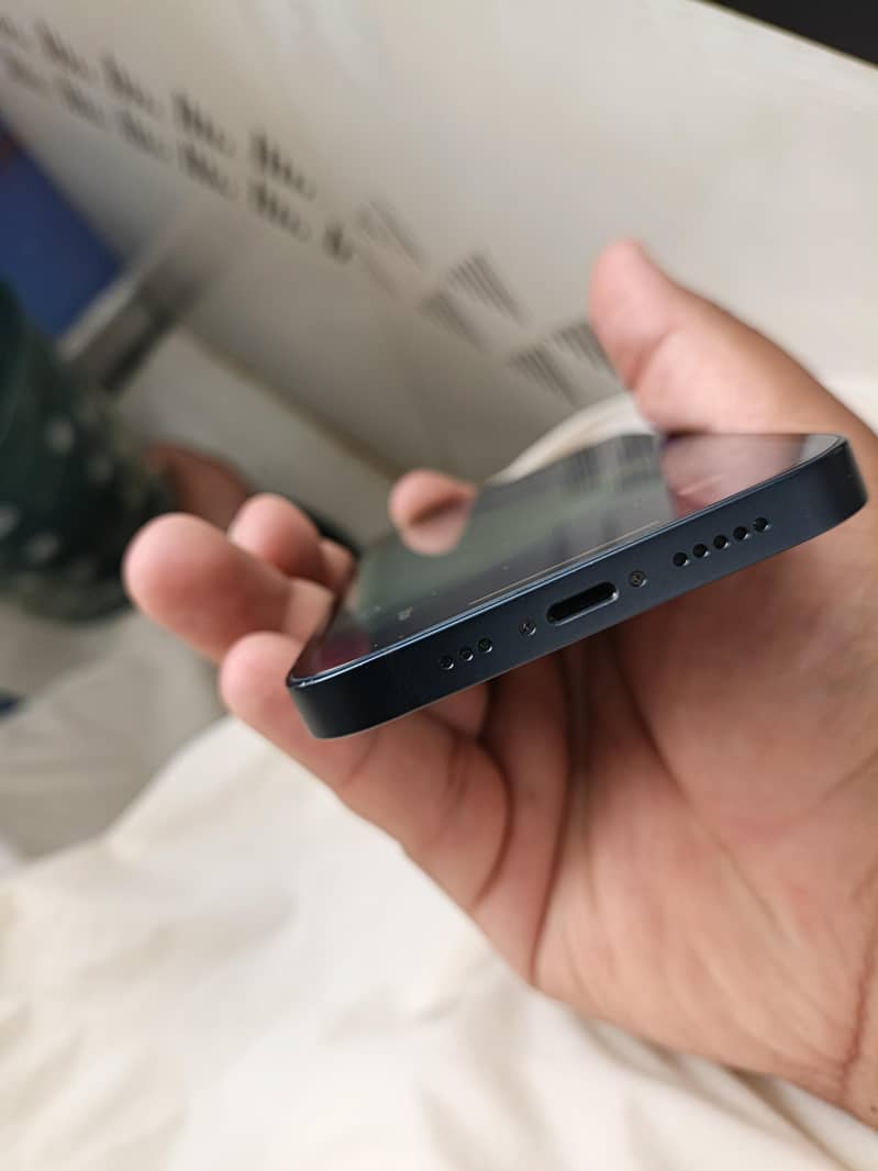 Apple iPhone 13 2
