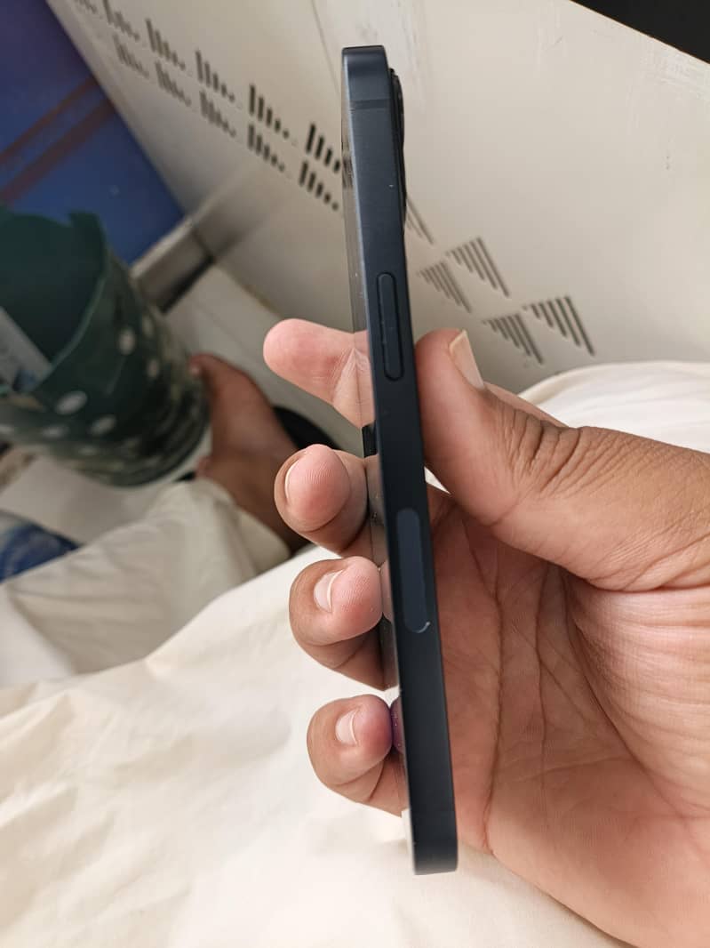 Apple iPhone 13 3