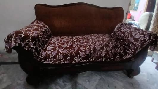 beautiful 5 seater sofa maroon colour
