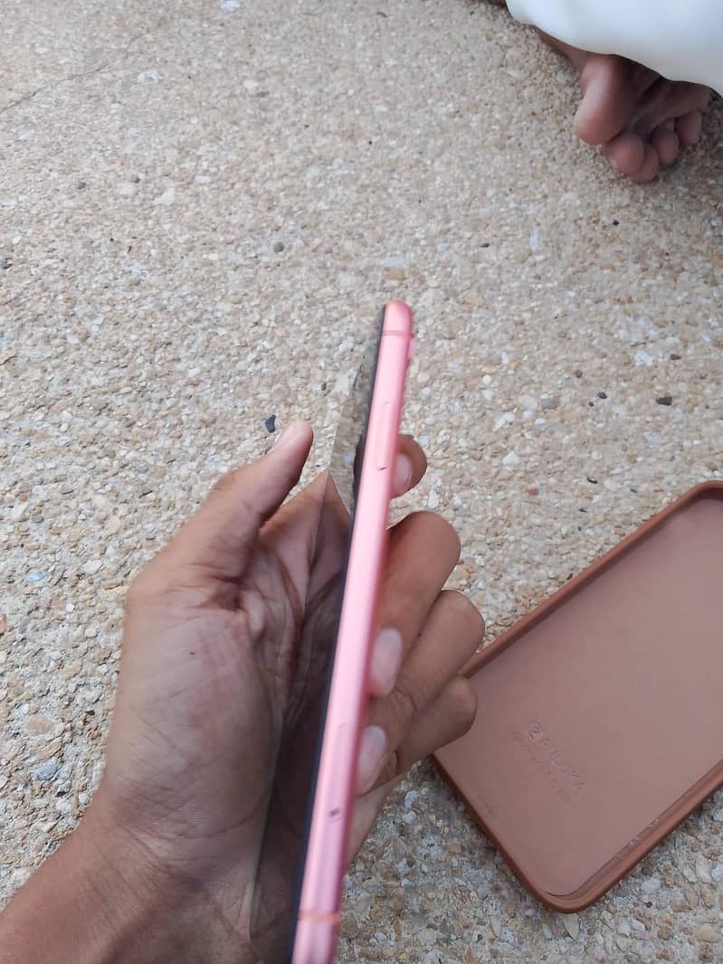 iPhone XR 1