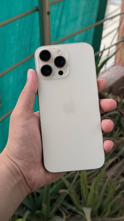 Apple iPhone 16 Pro Max