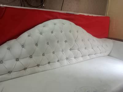 3 18000Rs seater sofa sale hai . BHT ache lakri hai . bht wazni hai