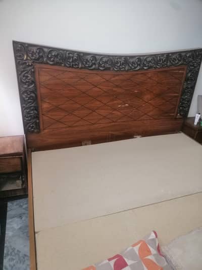 double bed king size with 2 side table