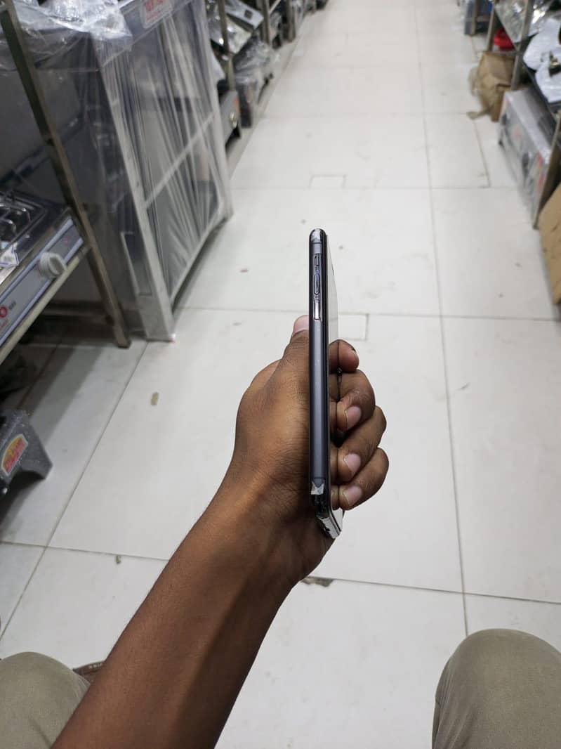 Apple iPhone 11 Pro 7