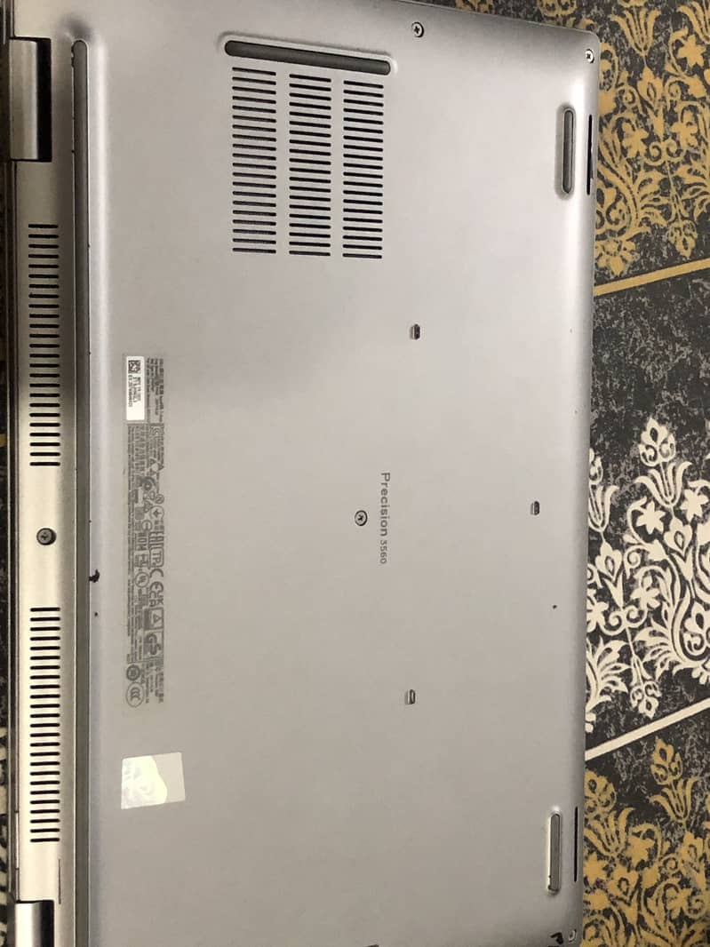 Dell Precision 3560, touch screen 8