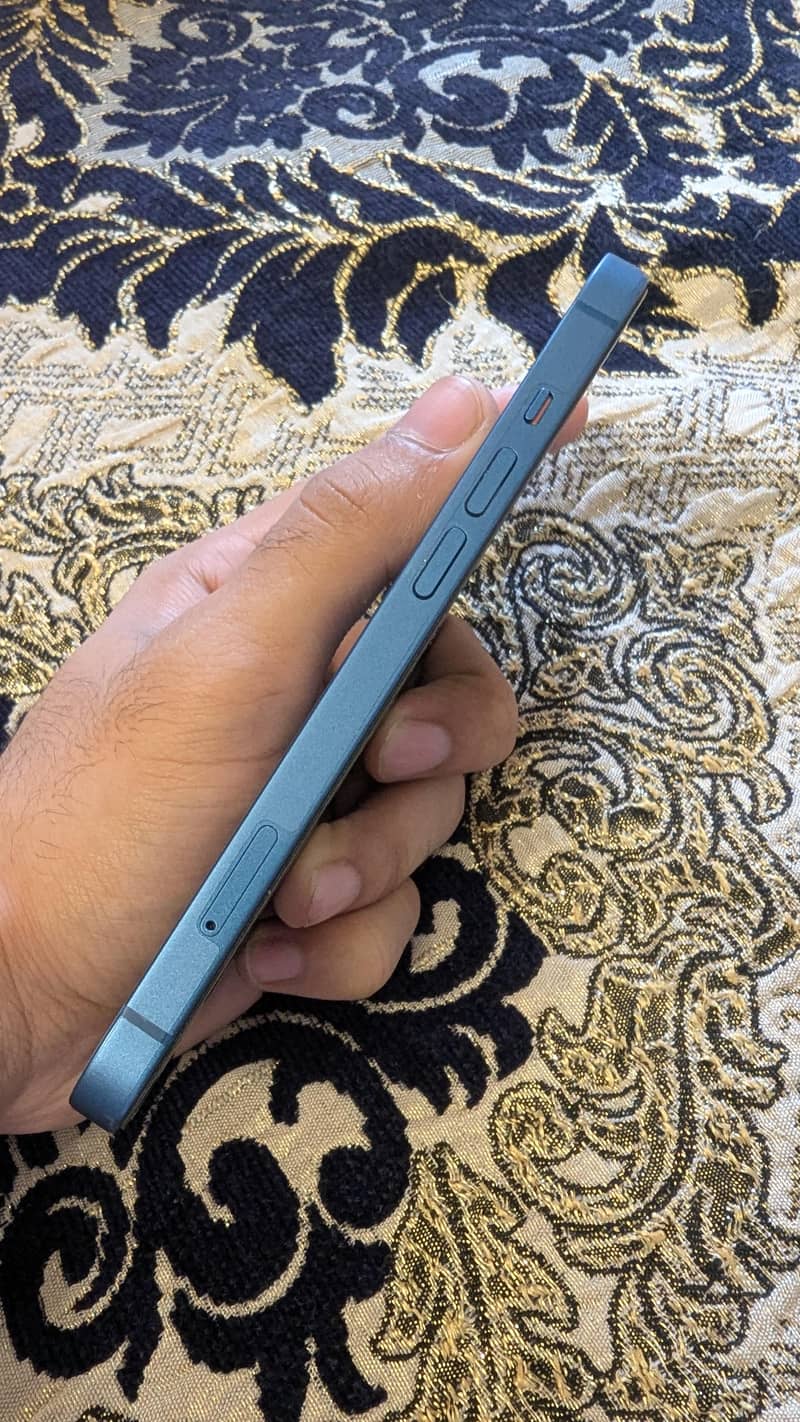 Apple iPhone 13 1
