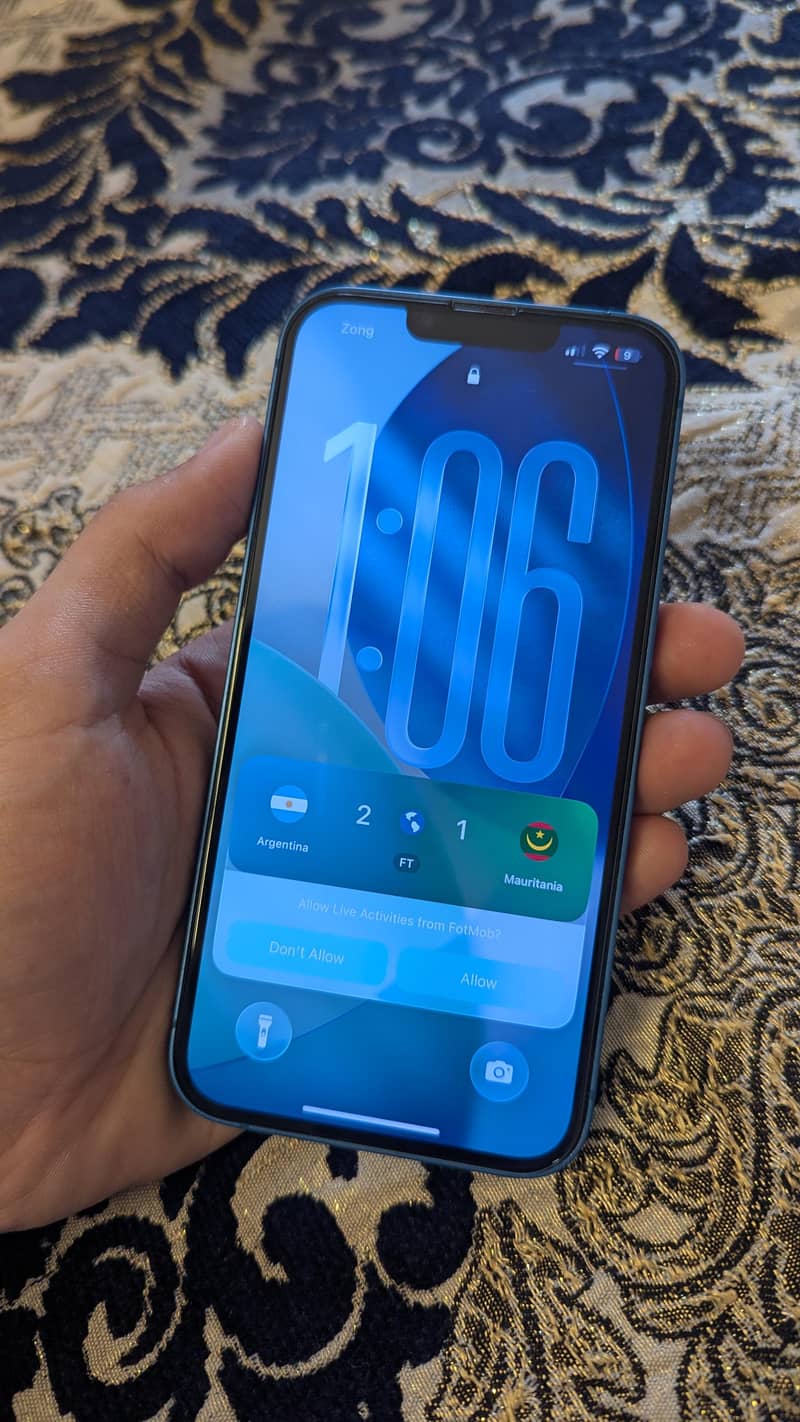 Apple iPhone 13 4