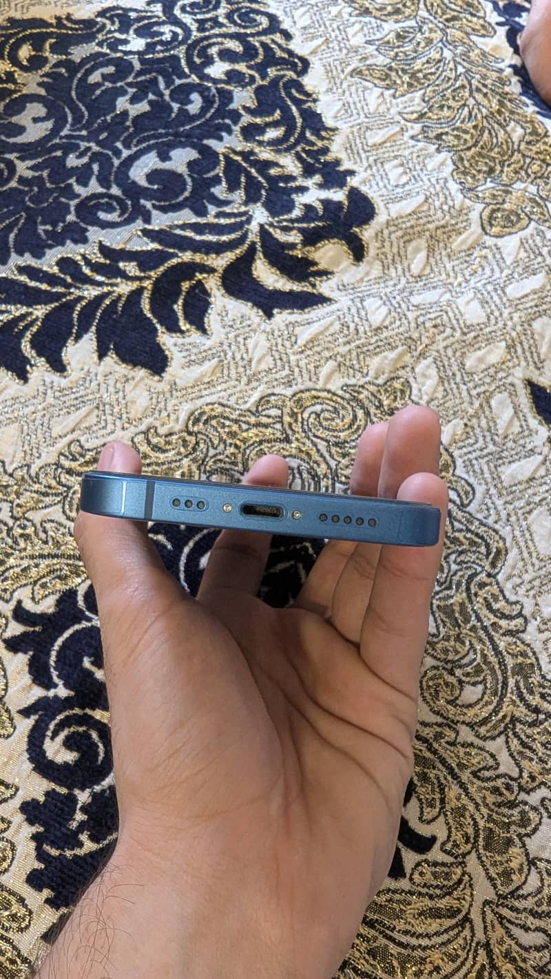 Apple iPhone 13 5