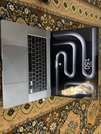 MacBook Pro 16’’ (2019) | Core i9 | 32 RAM | 500GB SSD | 4GB GPU