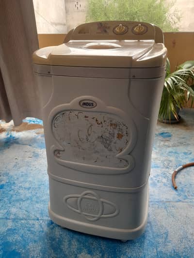 Washing machine of Indus Company in Good Condition, One hand used