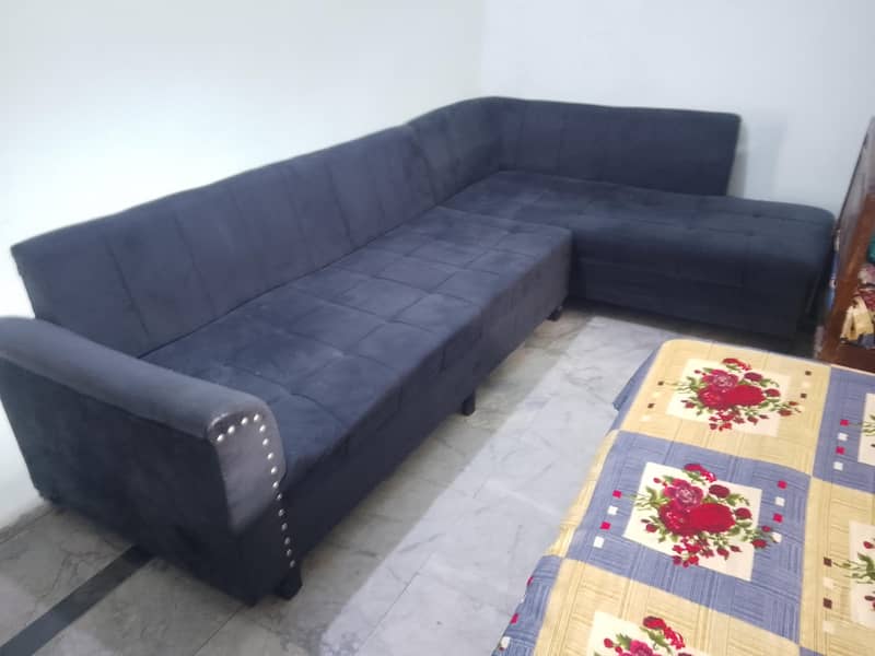 7 seter sofa good condition 1