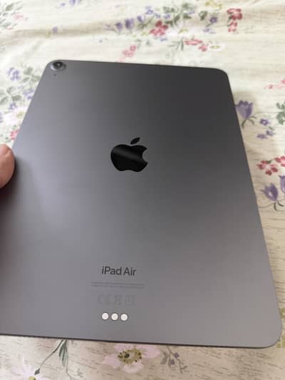 iPad Air 5 (M1) 64GB WiFi — With Box
