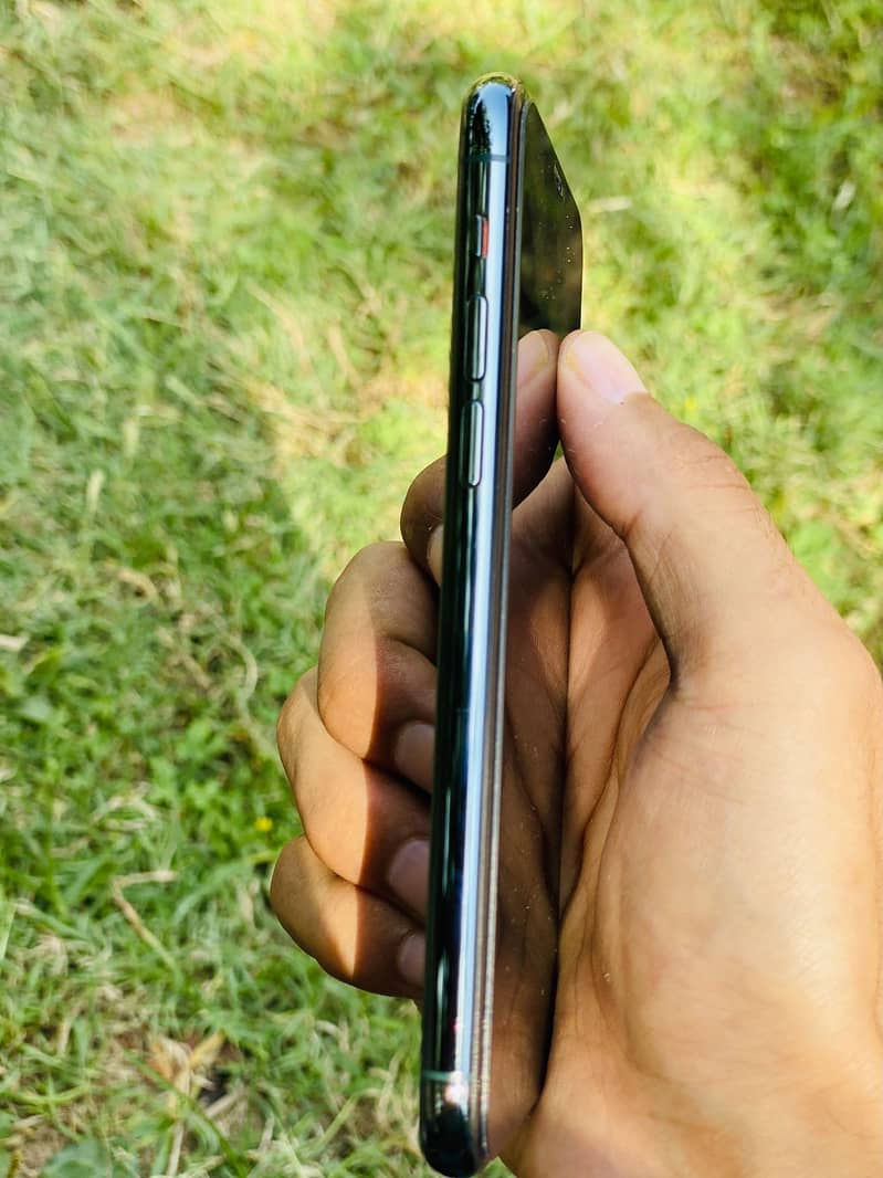 Apple iPhone 11 Pro 2