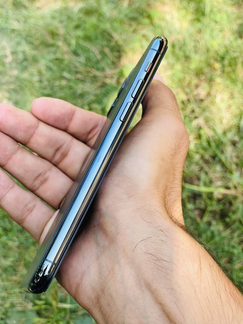 Apple iPhone 11 Pro 3