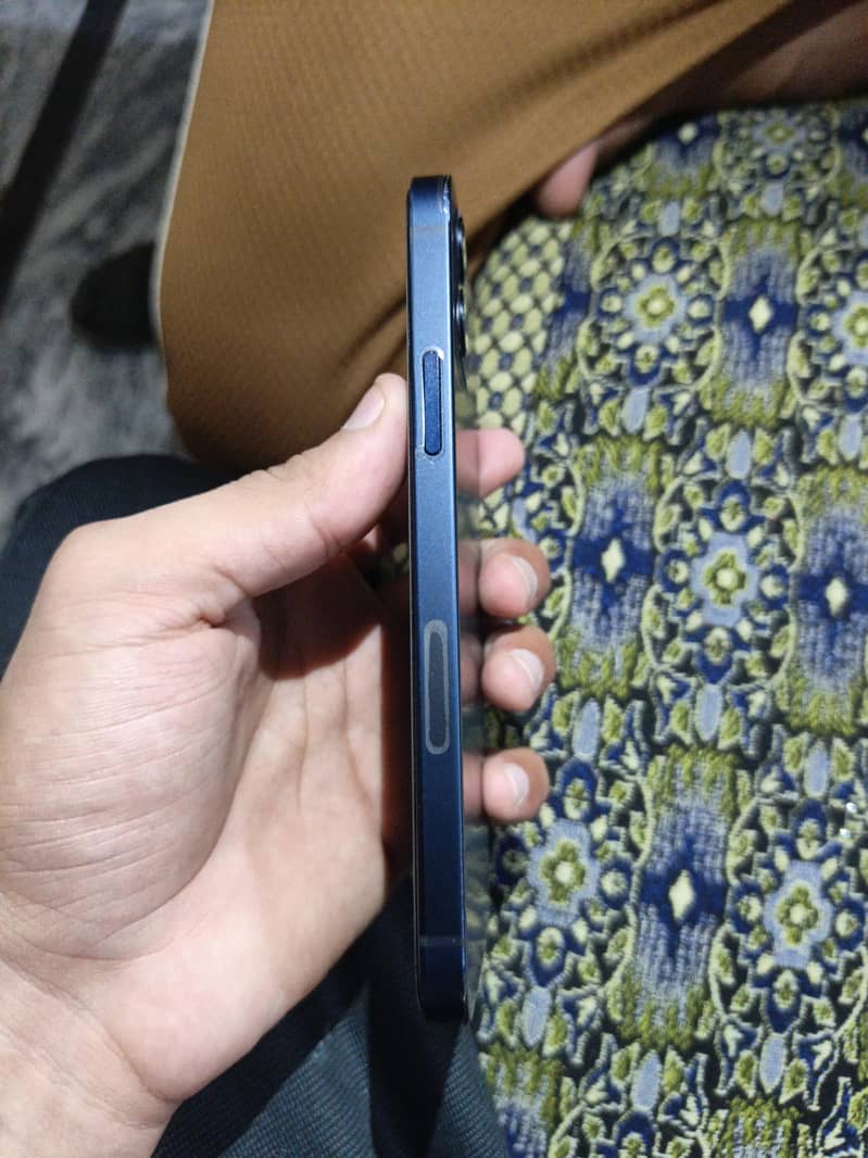 Apple iPhone 12 JV 1