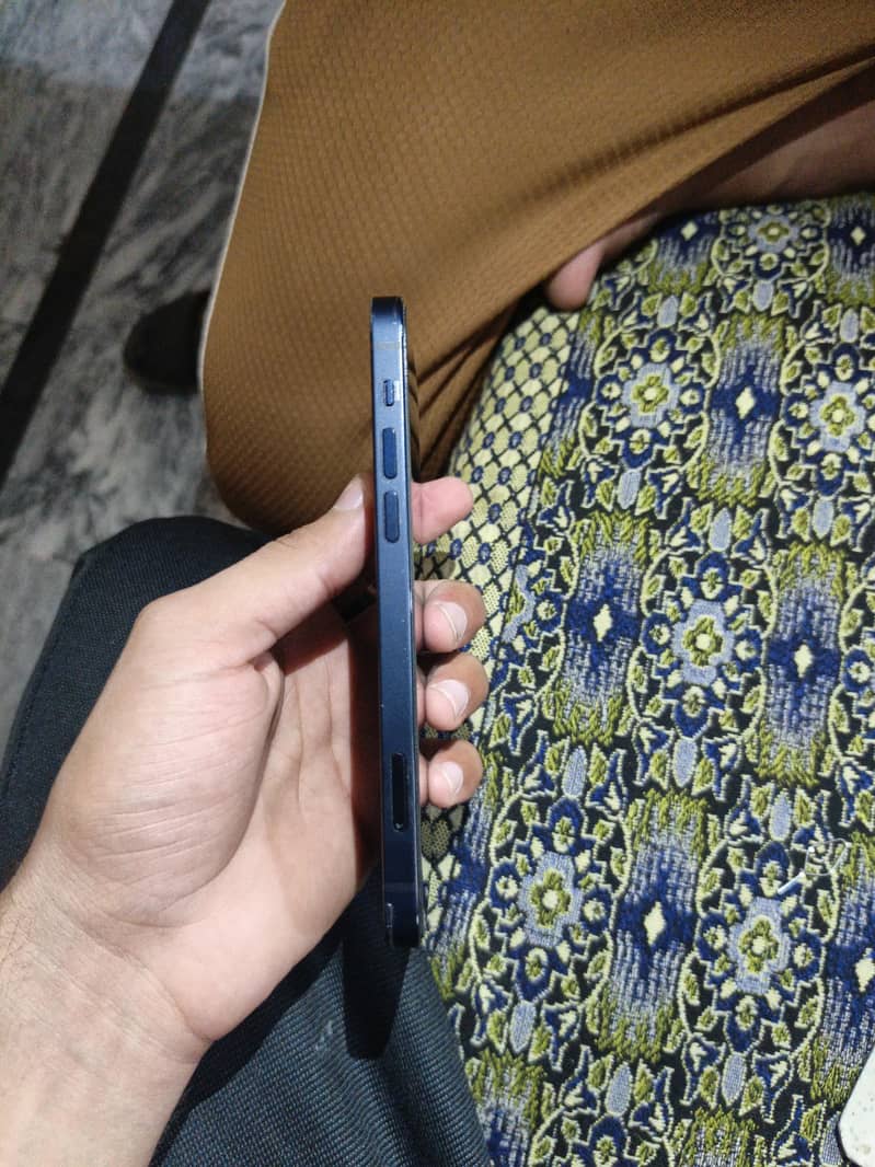 Apple iPhone 12 JV 3