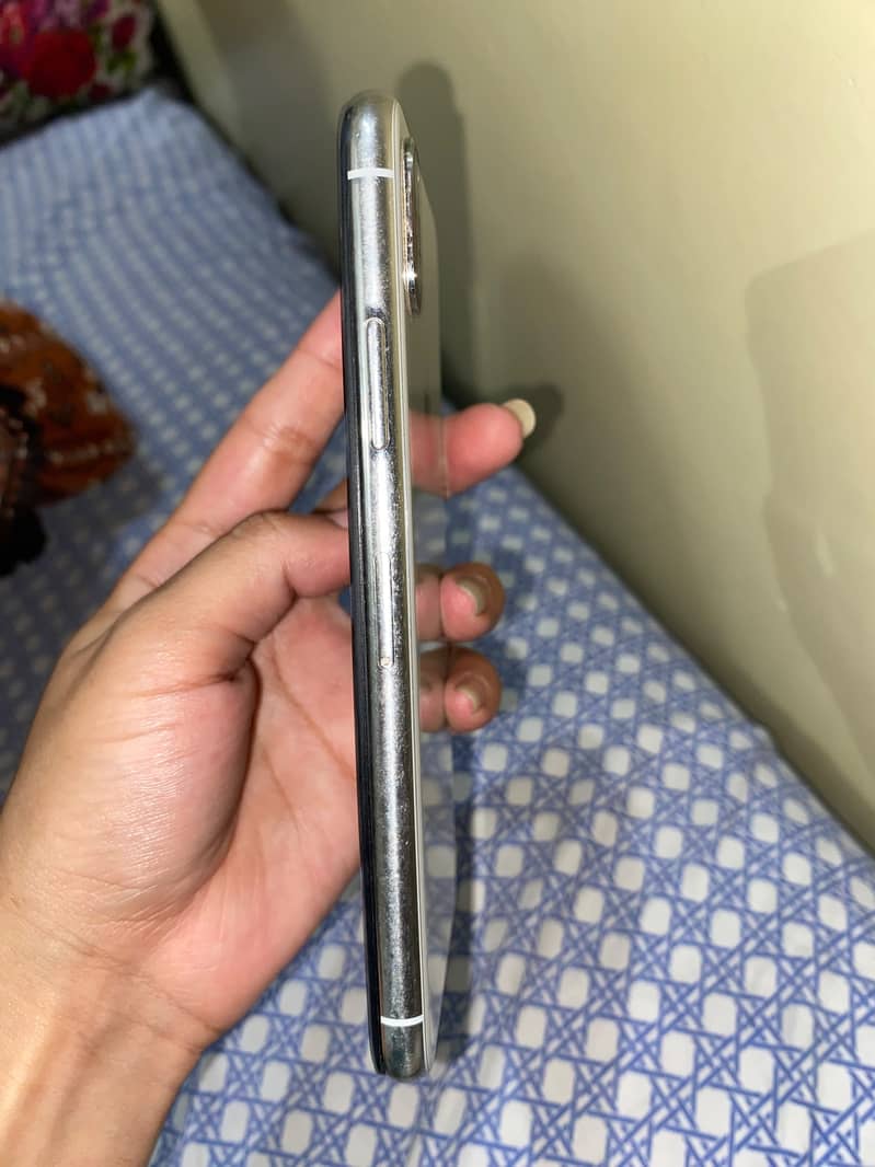 Apple iPhone X 3