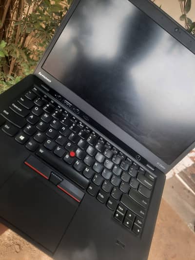 Lenovo thinkpad x1 carbon classic look read description