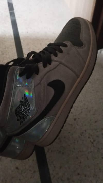 air Jordan mid air dust