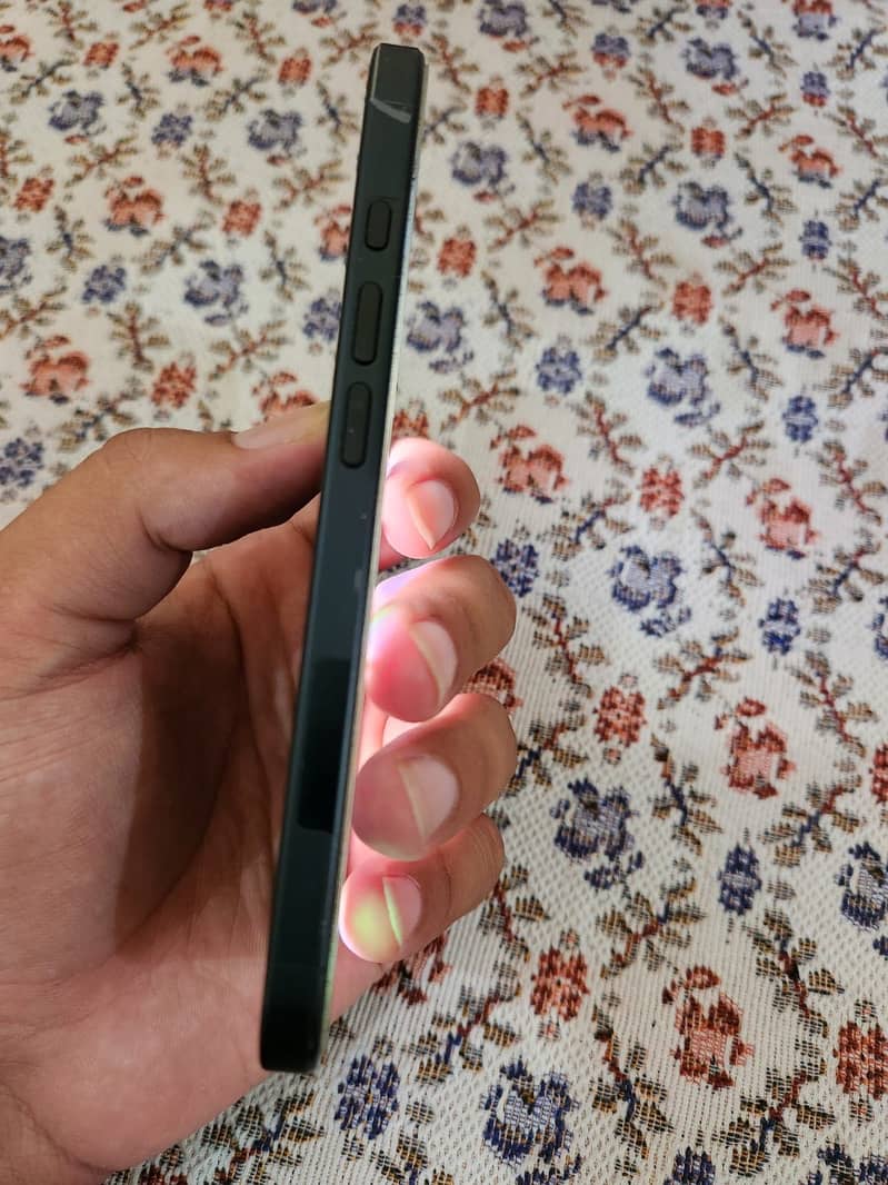 iPhone 16 3