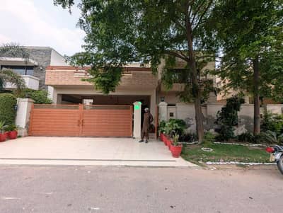 Park Facing 17 Marla Well Maintained 5-Bedroom Brig House For Sale In Askari 10, Sector F