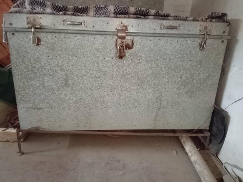 storage trunk 0