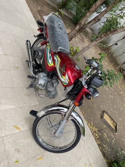 Honda CD70 2023