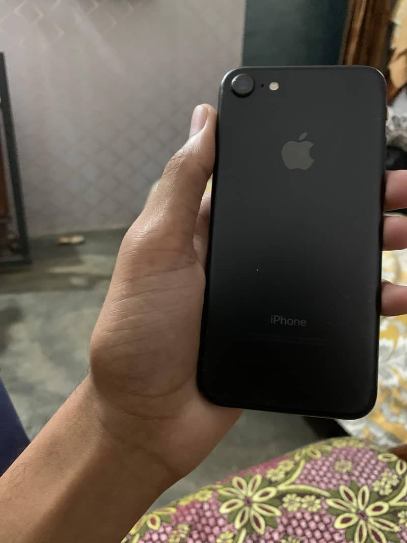 Apple iPhone 7 3
