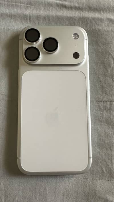 Apple Iphone 17 pro 256 100% battery health | box and accessories