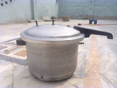 Pressure Cooker Heavy Stainless Silver Body