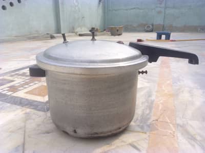 Pressure Cooker Heavy Stainless Silver Body