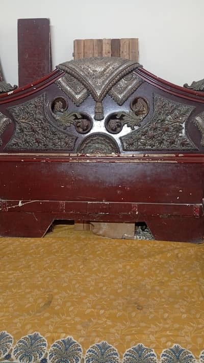 uses bed and dressing table for sale good condition