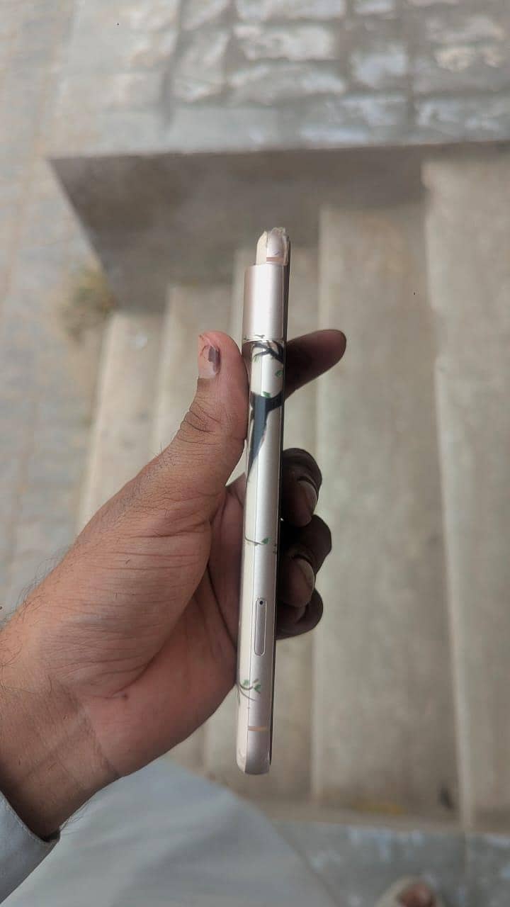 Google Pixel 8 4