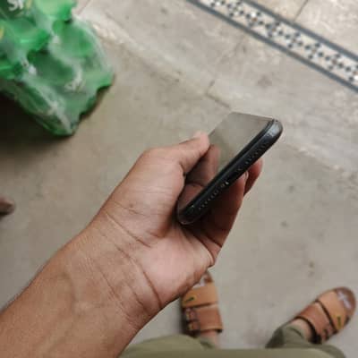 11 h or black color battery 72