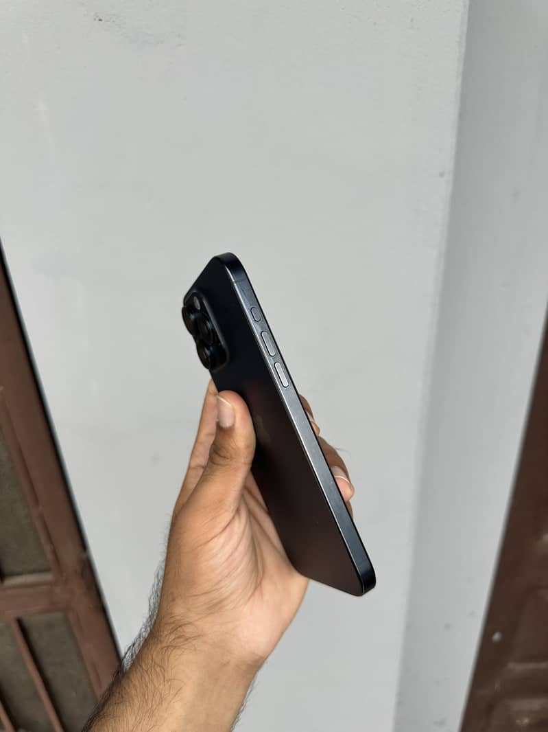 Iphone 15 pro max 4