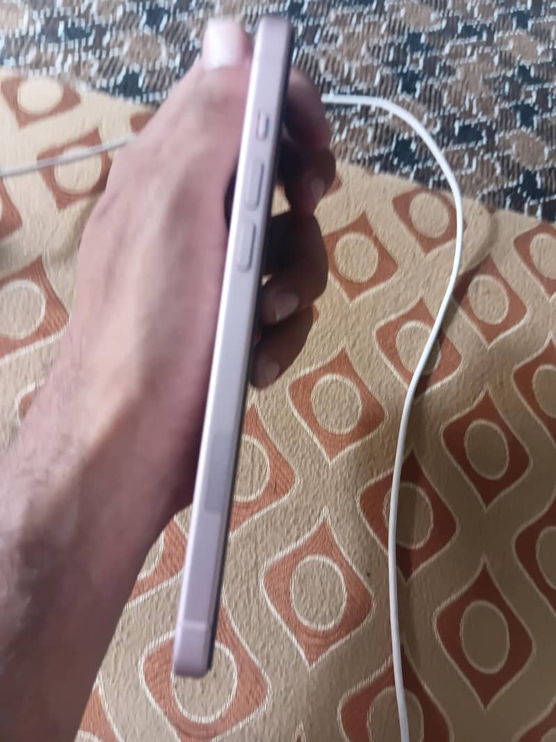 Apple iPhone 15 plus 2