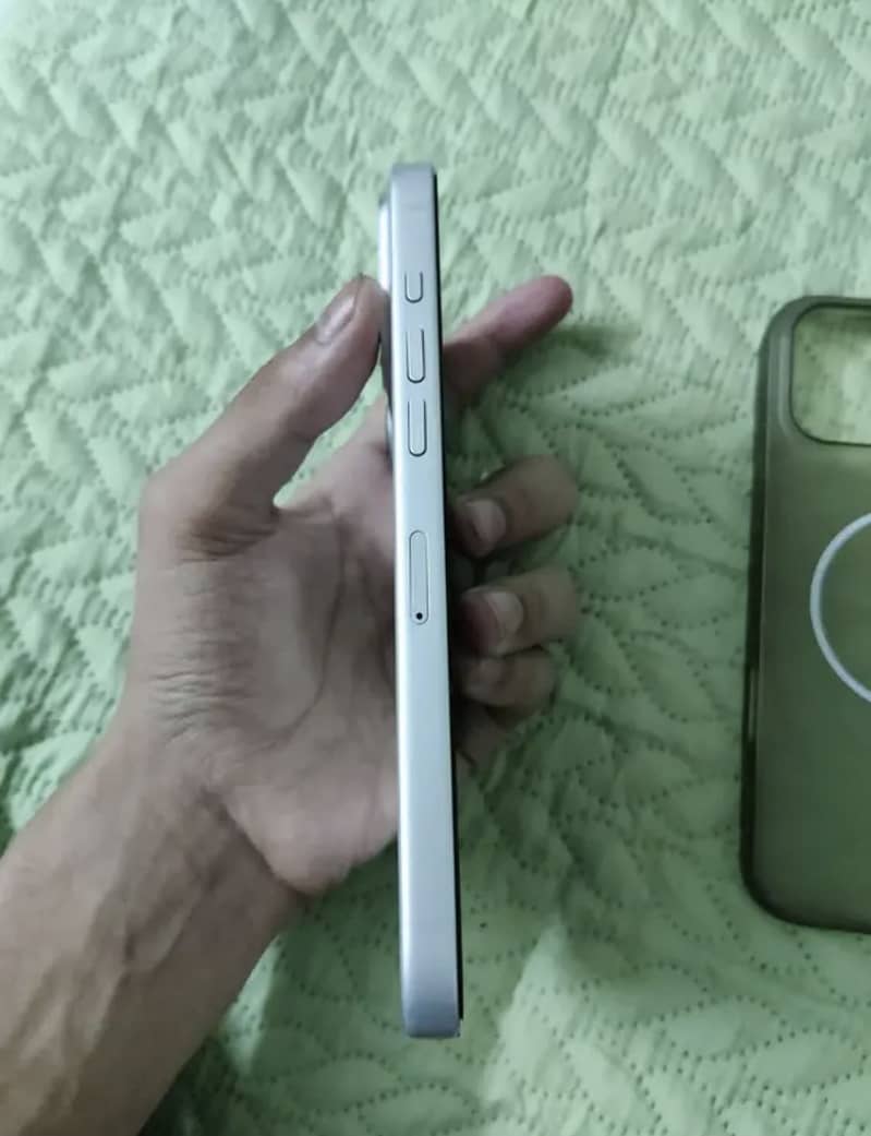 Apple iPhone 17 Pro Max 4