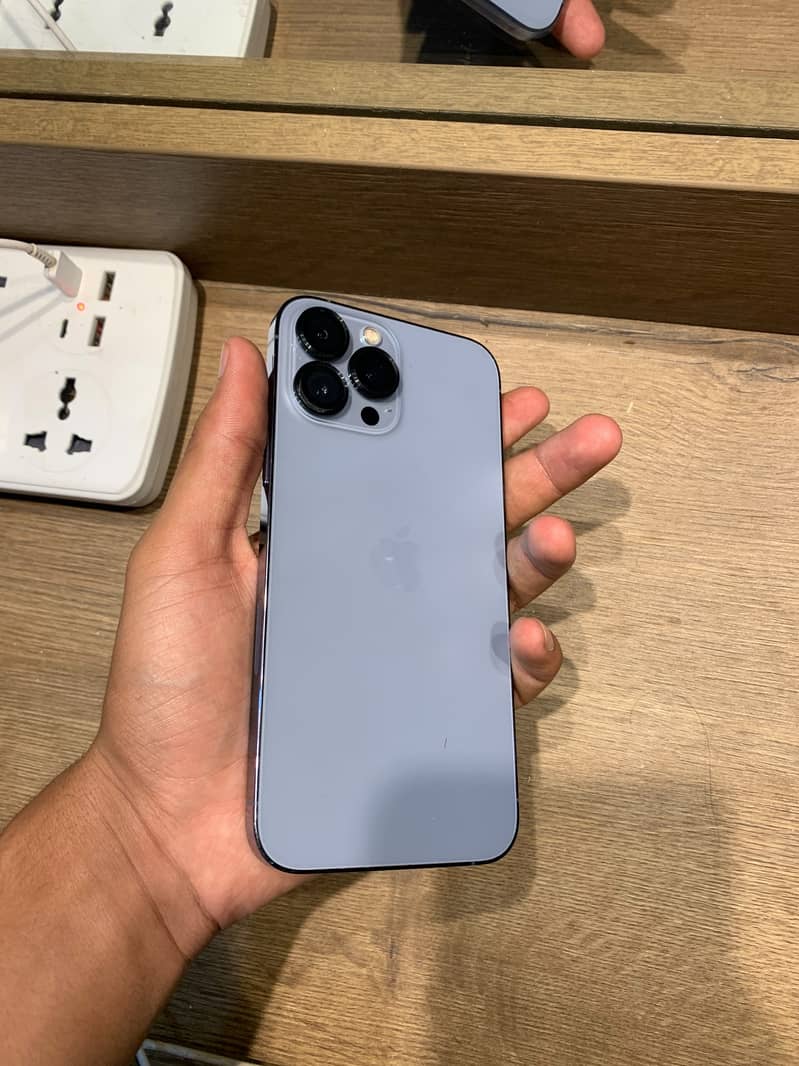 Apple iPhone 13 Pro Max 0