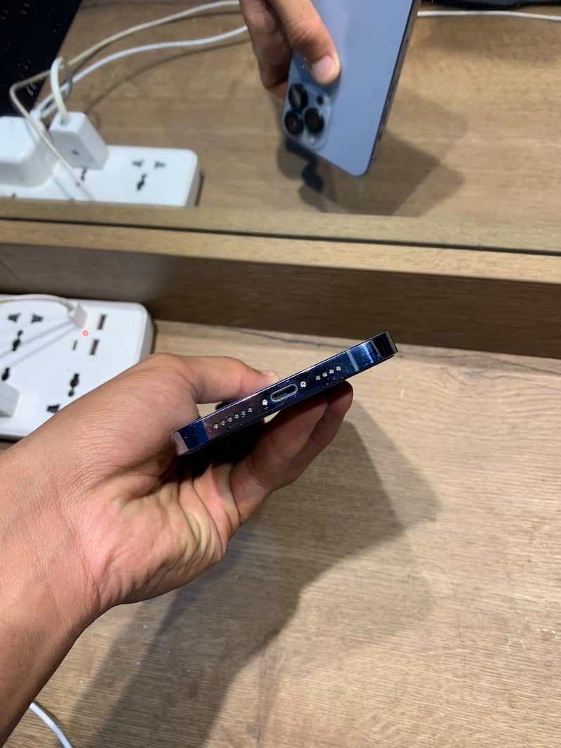 Apple iPhone 13 Pro Max 8