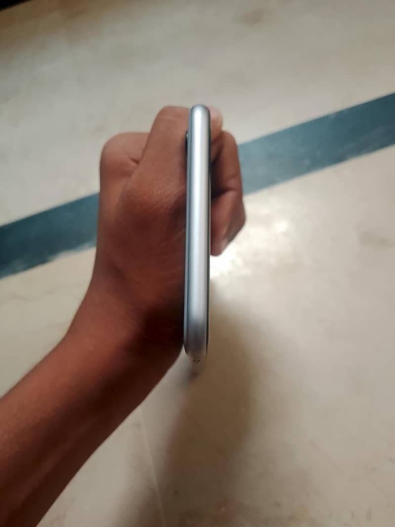Apple iPhone 6 Plus 4
