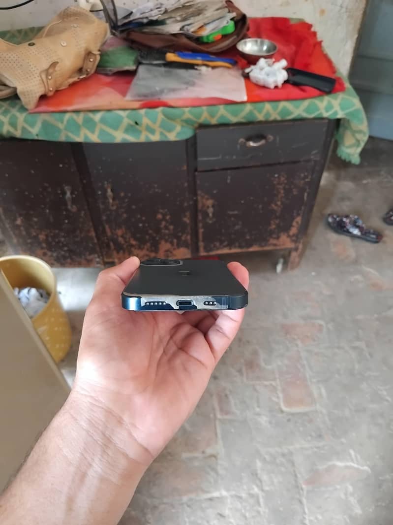 Apple iPhone 13 2