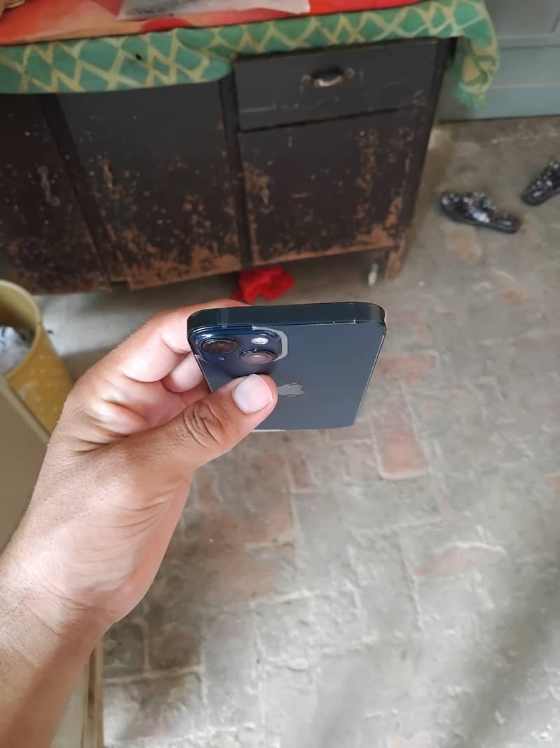 Apple iPhone 13 5