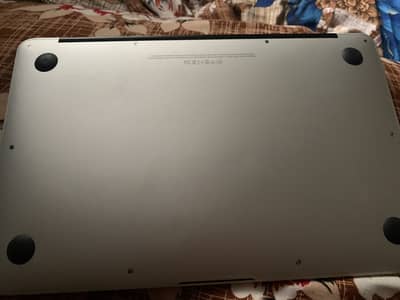 MACBOOK AIR