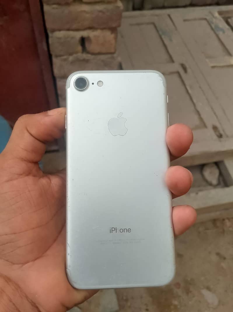 Apple iPhone 7 0