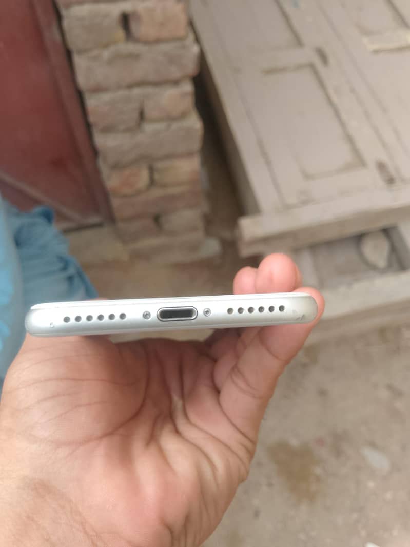 Apple iPhone 7 2