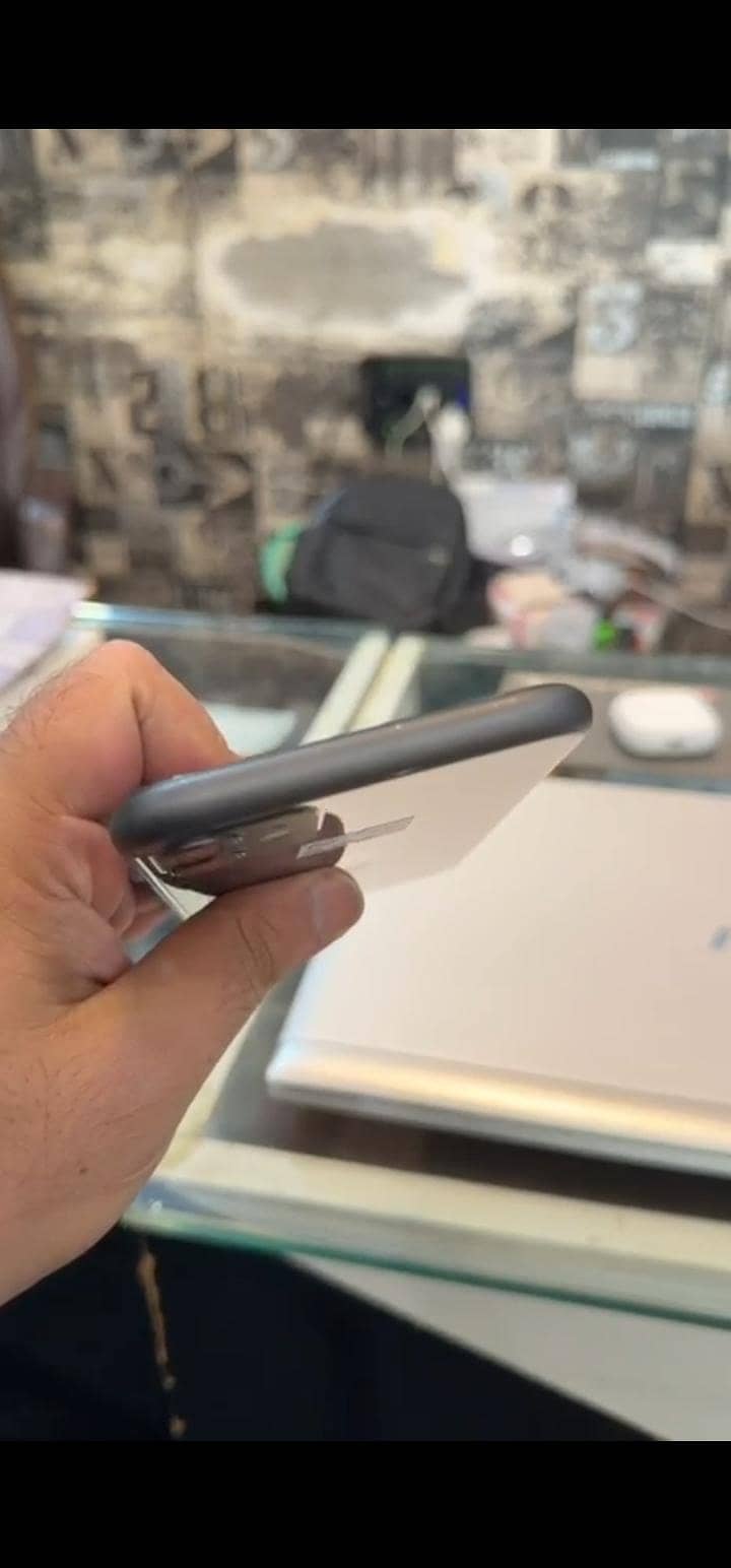 Apple iPhone 11 3