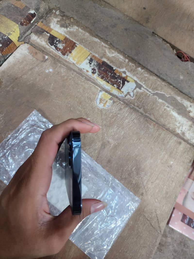 iphone 12 pro 4