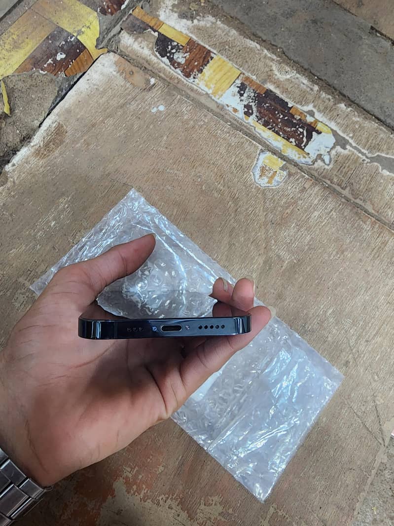 iphone 12 pro 5